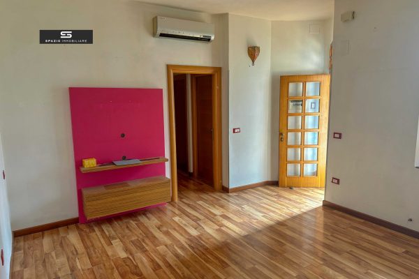 APPARTAMENTO CON INGRESSO INDIPENDENTE, VIALE CAVOUR