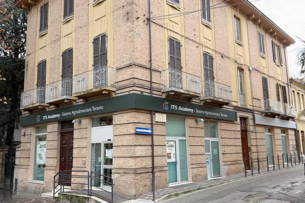 AMPIO QUADRILOCALE, ZONA VIALE BOVIO